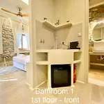 Villasonboard Rock 3 Bed, 3 Bath, Jacuzzi, Seaside * Ermioni