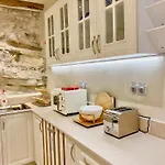 Villa Villasonboard Rock 3 Bed, 3 Bath, Jacuzzi, Seaside