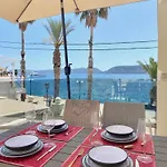 Villasonboard Rock 3 Bed, 3 Bath, Jacuzzi, Seaside Villa *