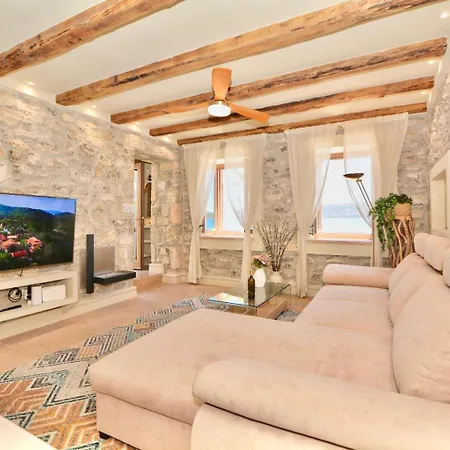 Sea-front Jacuzzi&garden Luxury Rock Ermioni