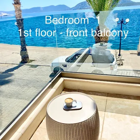 Villasonboard Rock 3 Bed, 3 Bath, Jacuzzi, Seaside Villa *