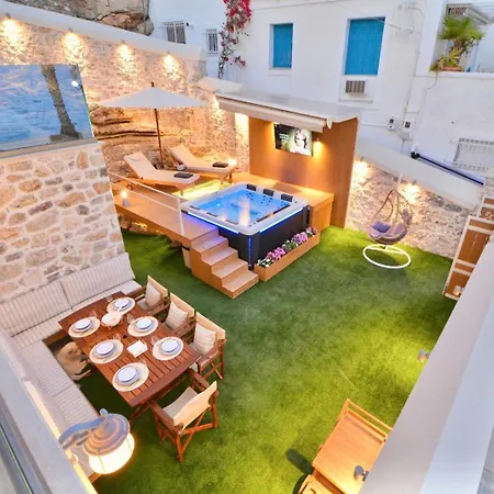 Villa Villasonboard Rock 3 Bed, 3 Bath, Jacuzzi, Seaside Hermione