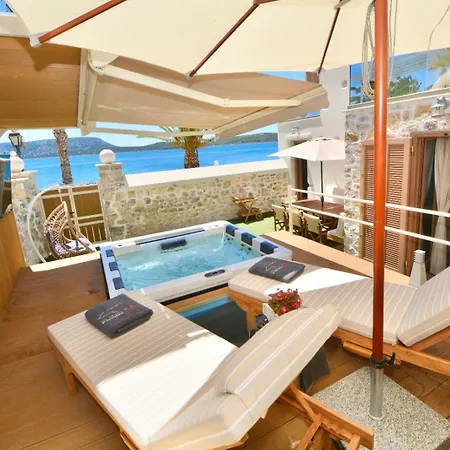 Sea-front Jacuzzi&garden Luxury Rock Ermioni