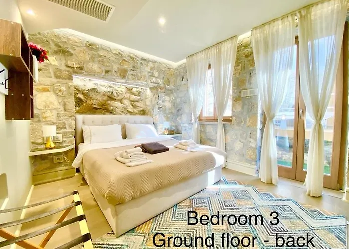 Villa Villasonboard Rock 3 Bed, 3 Bath, Jacuzzi, Seaside