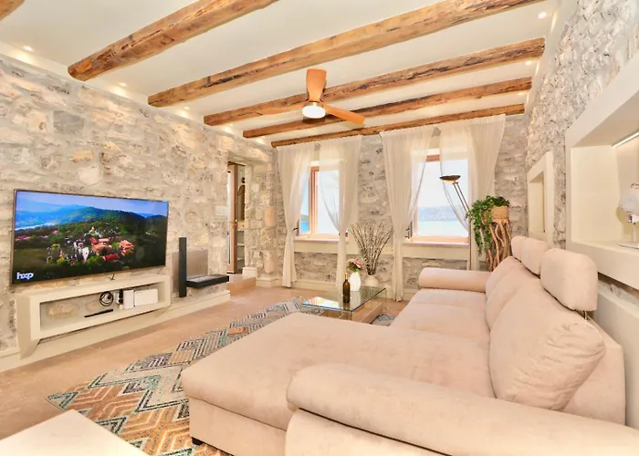 Villasonboard Rock 3 Bed, 3 Bath, Jacuzzi, Seaside Ermioni