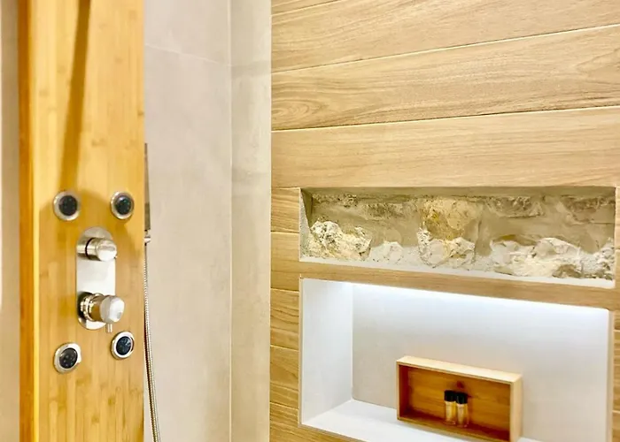 Villasonboard Rock 3 Bed, 3 Bath, Jacuzzi, Seaside * Ermioni