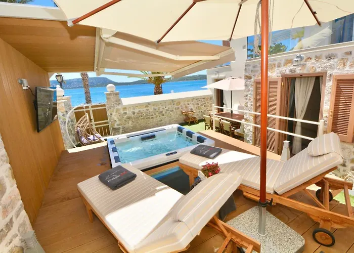 Villasonboard Rock 3 Bed, 3 Bath, Jacuzzi, Seaside Ermioni