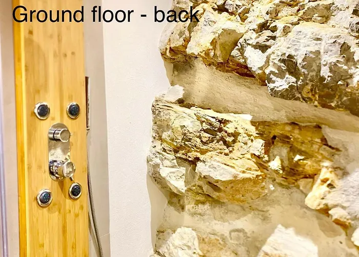 Villasonboard Rock 3 Bed, 3 Bath, Jacuzzi, Seaside * Ermioni